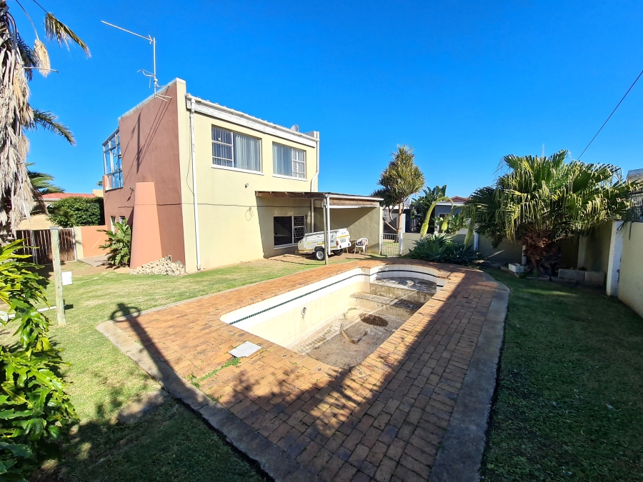 4 Bedroom Property for Sale in C Place Eastern Cape